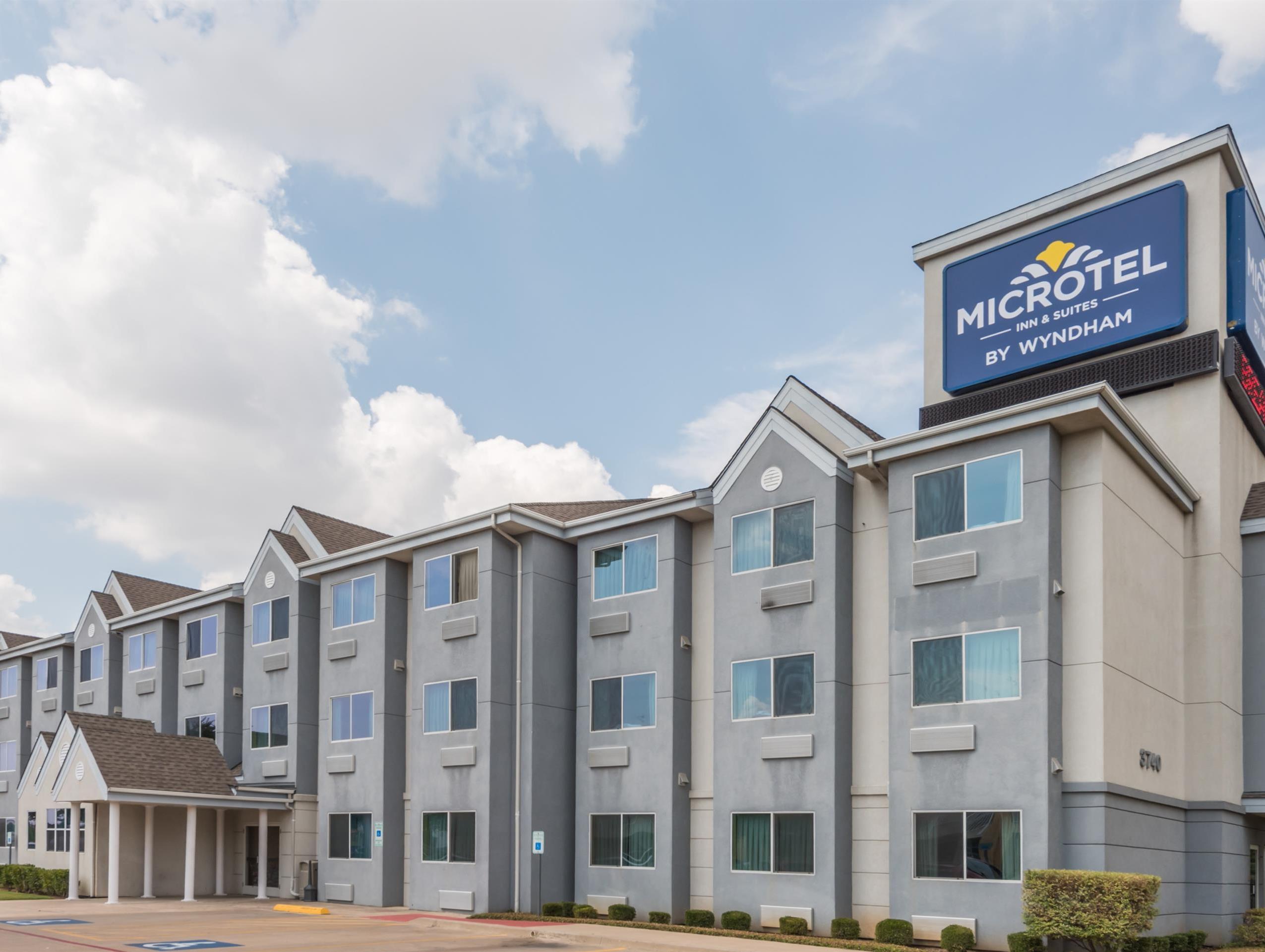 Microtel Inn & Suites By Wyndham Ft. Worth North/At Fossil Форт Уорт Екстериор снимка