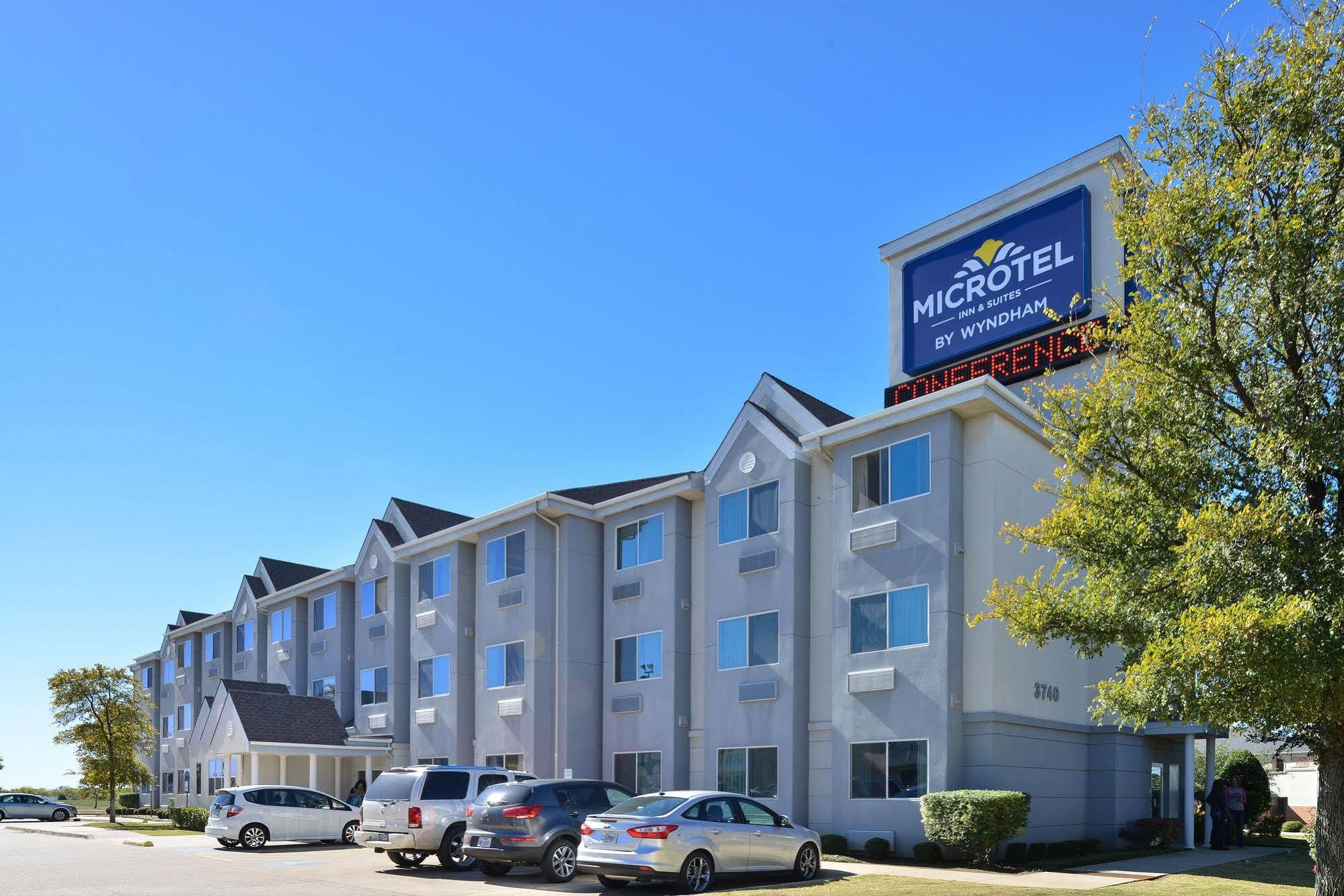 Microtel Inn & Suites By Wyndham Ft. Worth North/At Fossil Форт Уорт Екстериор снимка