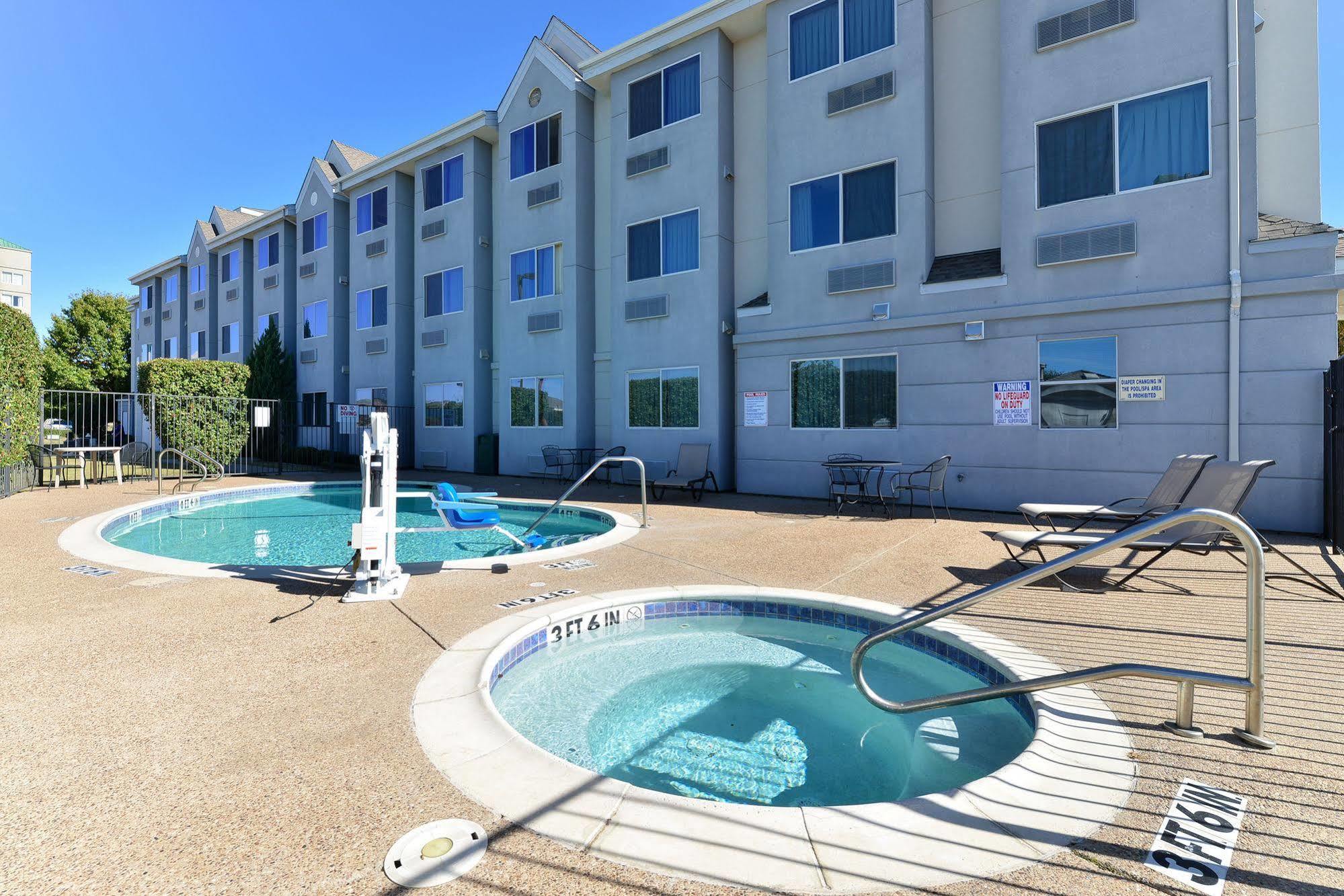 Microtel Inn & Suites By Wyndham Ft. Worth North/At Fossil Форт Уорт Екстериор снимка